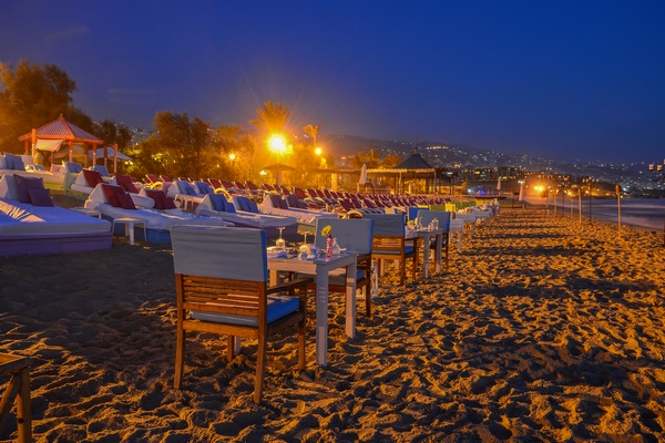 Romantic Beach Dinner at Edde Sands